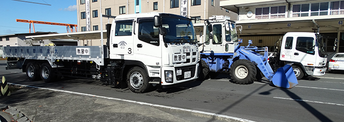 大型・けん引・大型特殊、同時教習 - 車種・料金のご案内